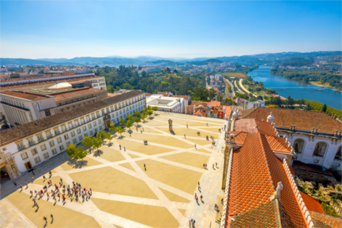 Foto aérea de um ambiente de estudo